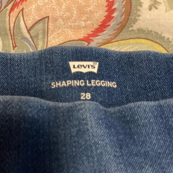 Women’s Levi’s legging’s. Dark wash. Size 28. - Picture 2 of 6